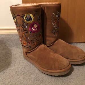Ugg embroidered boots, authentic and rare, size 10